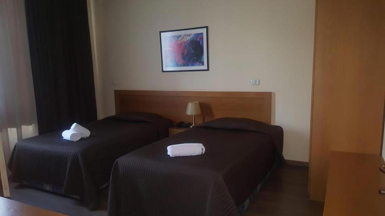 Hotel Doro City Tirana Exteriör bild