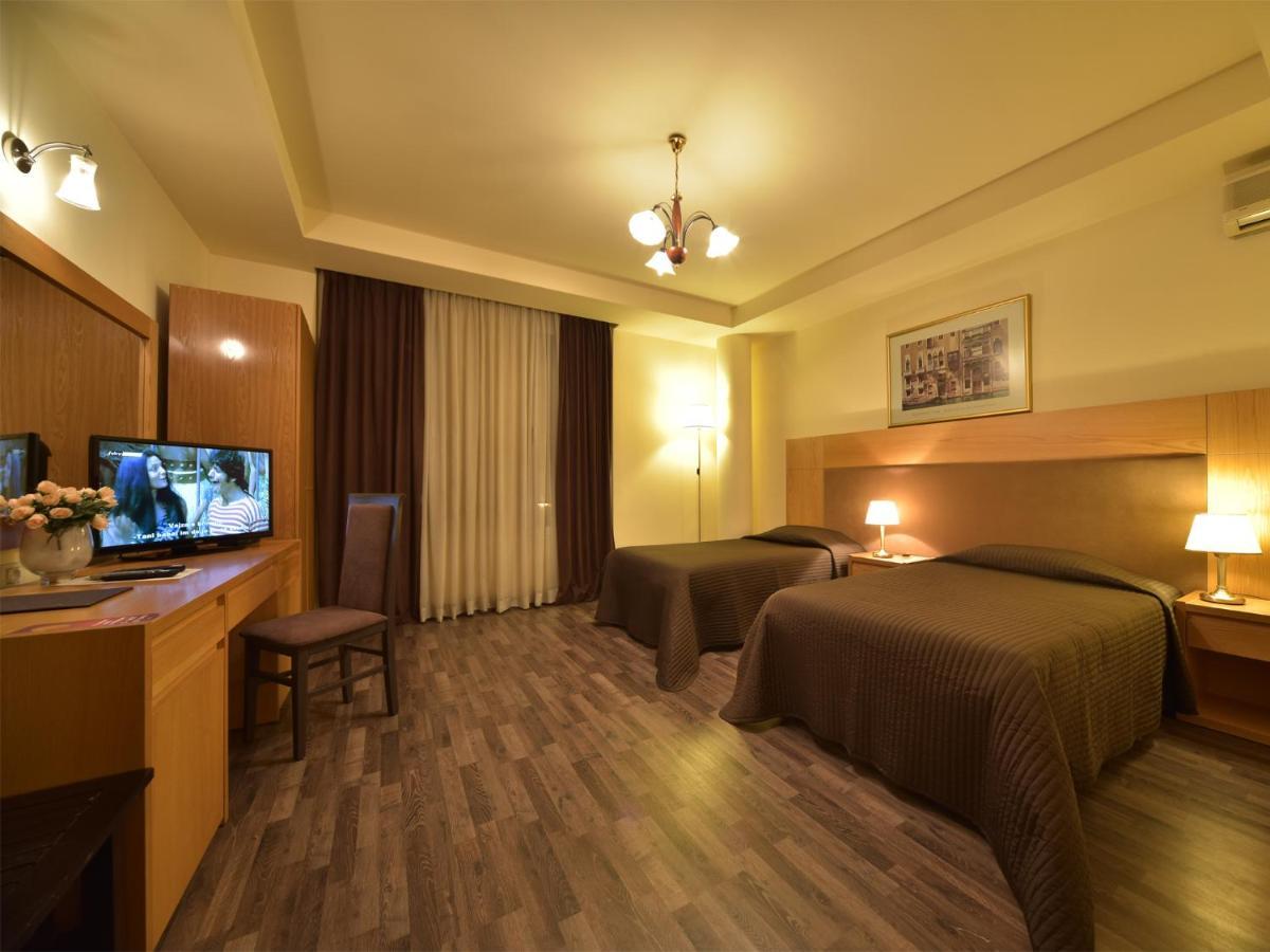 Hotel Doro City Tirana Exteriör bild