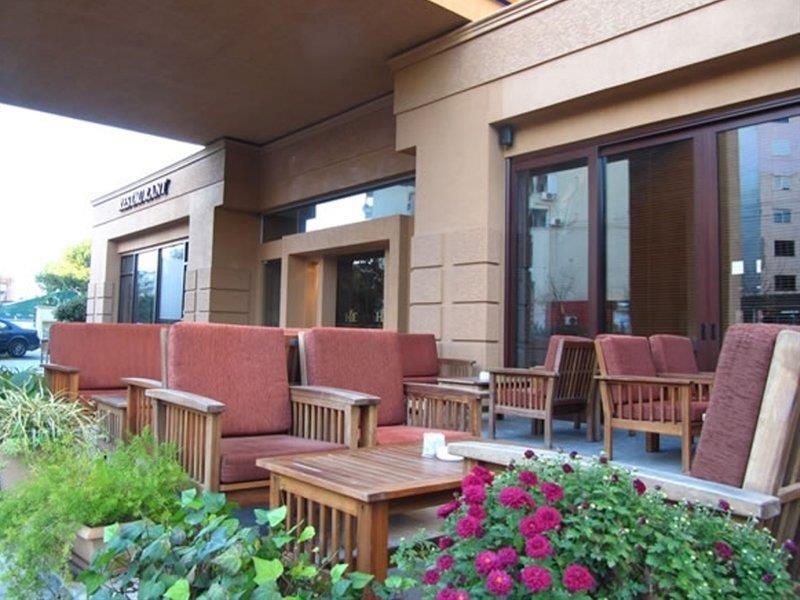Hotel Doro City Tirana Exteriör bild