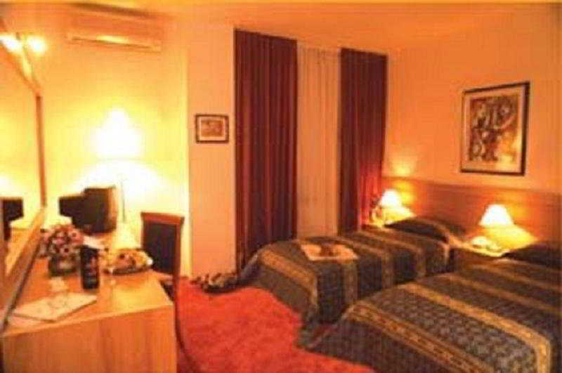 Hotel Doro City Tirana Exteriör bild