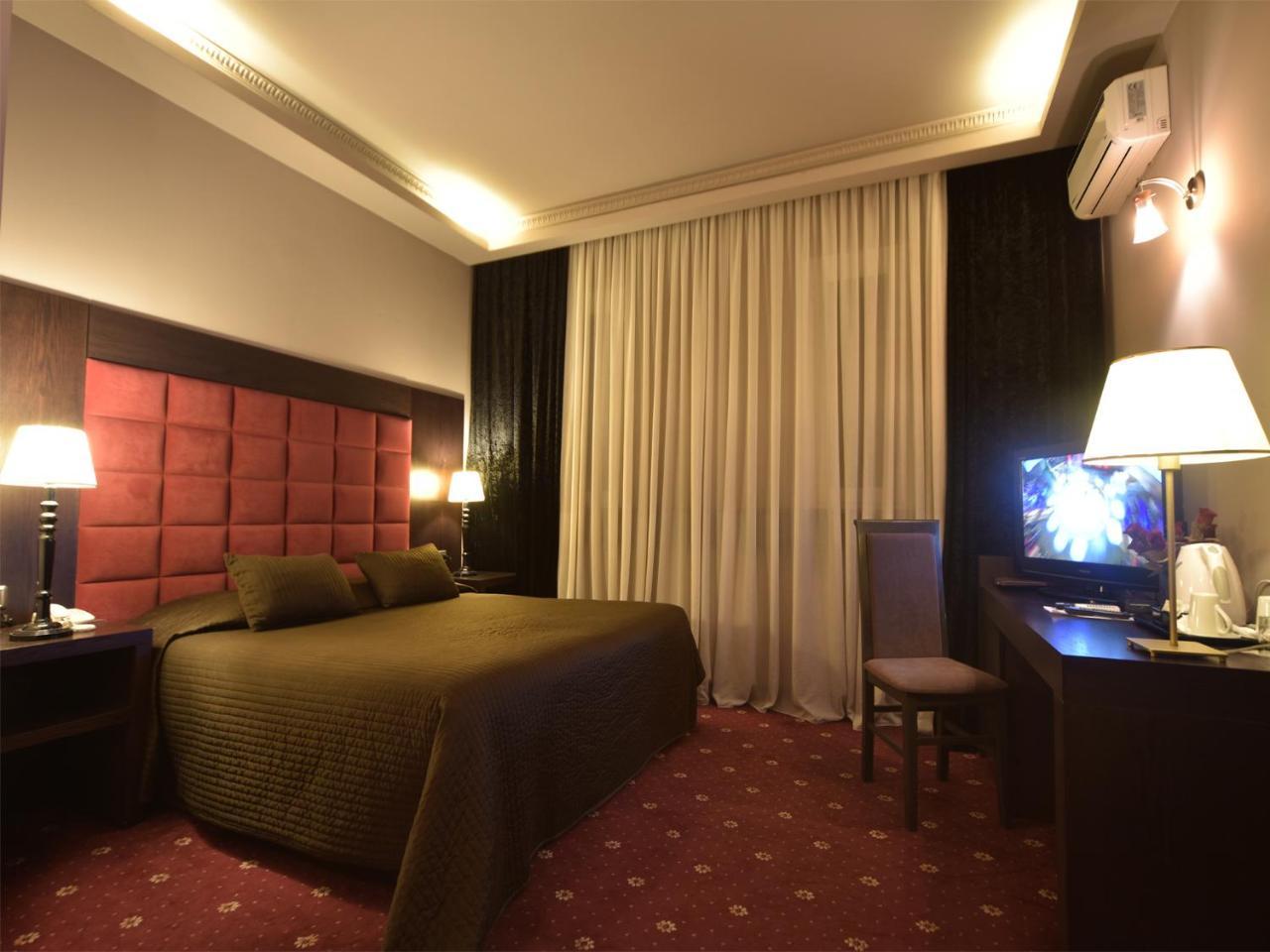 Hotel Doro City Tirana Exteriör bild